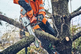 Husqvarna T542i XP® Battery treecare chainsaw