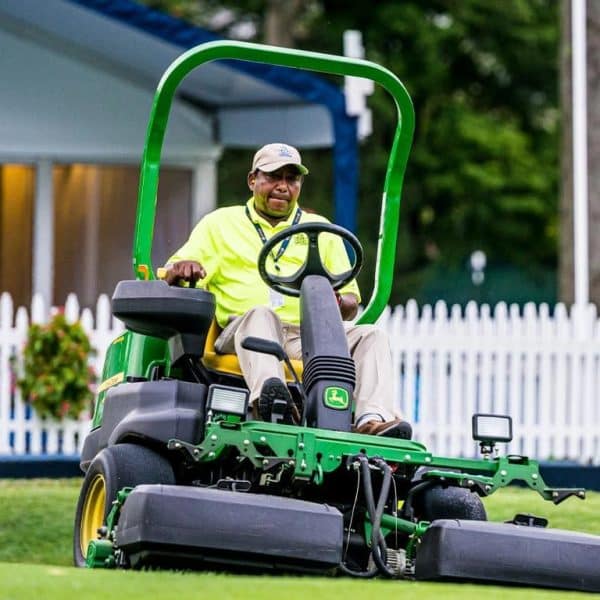 John Deere 2550 E-Cut™ Hybrid Diesel Triplex Mower