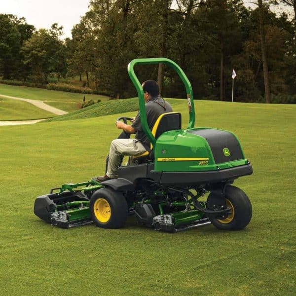 John Deere 2550 PrecisionCut™ Triplex Mower