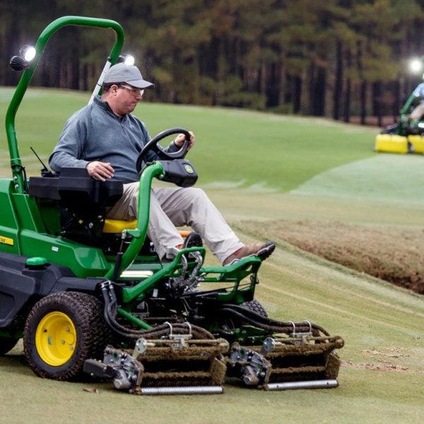 John Deere 2750 PrecisionCut™ Triplex Mower