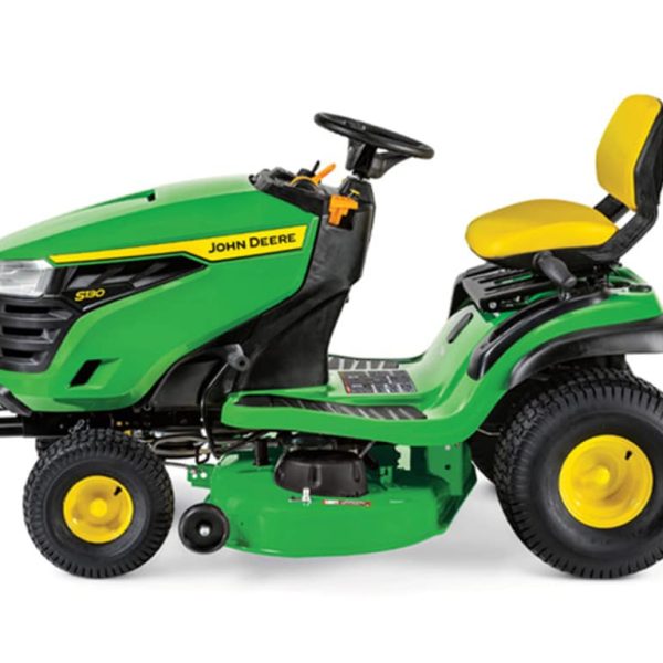 John Deere S130 Lawn Tractor