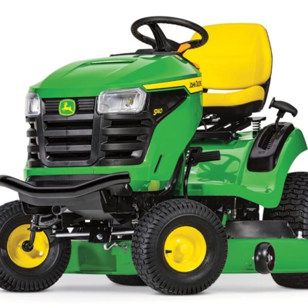 John Deere S140 Lawn Tractor