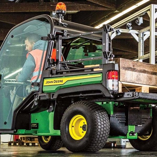 John Deere TE 4x2 Electric Utility Vehicle