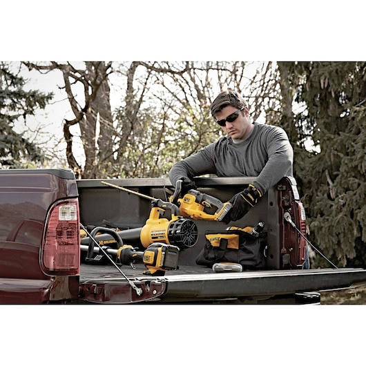 DEWALT 20V MAX* 22" Cordless Hedge Trimmer (Bare)