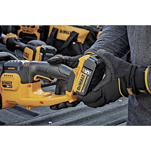 DEWALT 20V MAX* Lithium Ion Hedge Trimmer (5.0Ah)