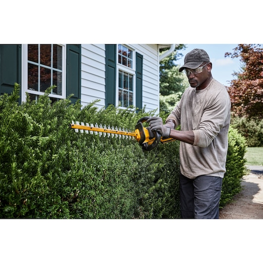 DEWALT 60V MAX* 26 in Brushless Cordless Hedge Trimmer (Tool Only)