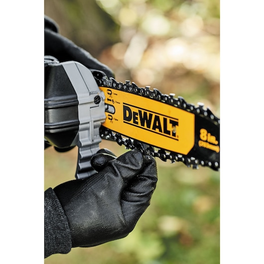 DEWALT 20V MAX* XR Cordless Pole Saw Kit