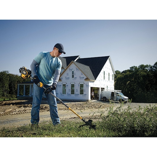 DEWALT FLEXVOLT® 60V MAX* Cordless String Trimmer Kit