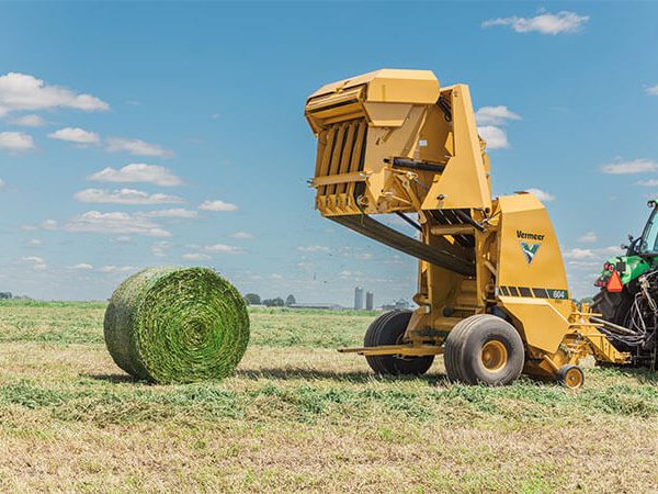 Vermeer 604 Pro G4 Baler